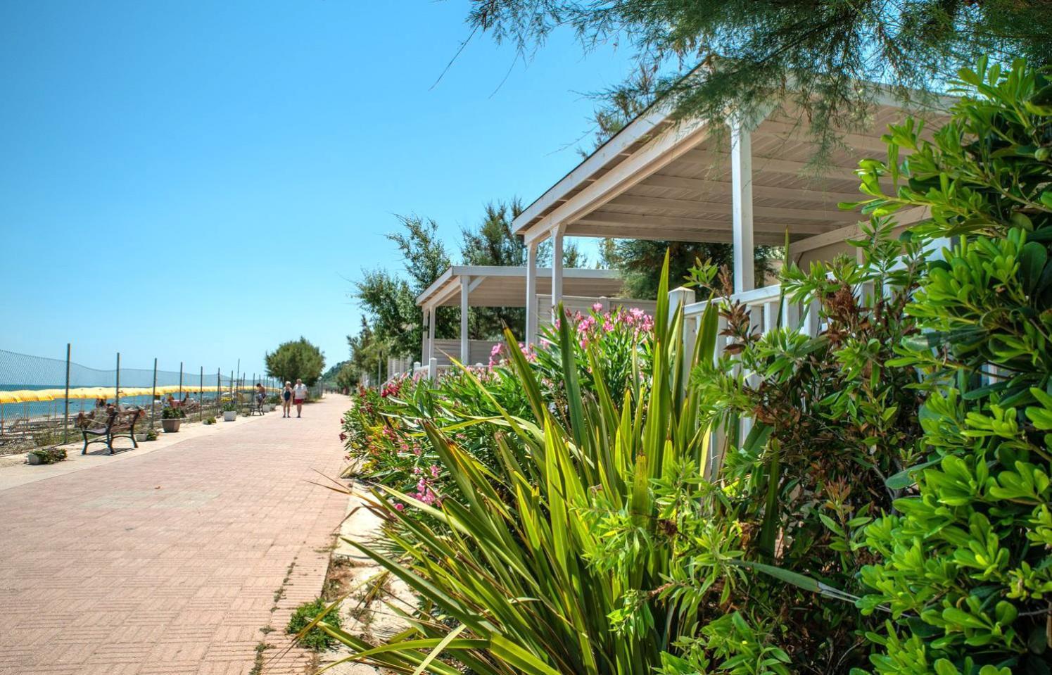 Girasole Eco Family Village Marina Palmense Exterior photo